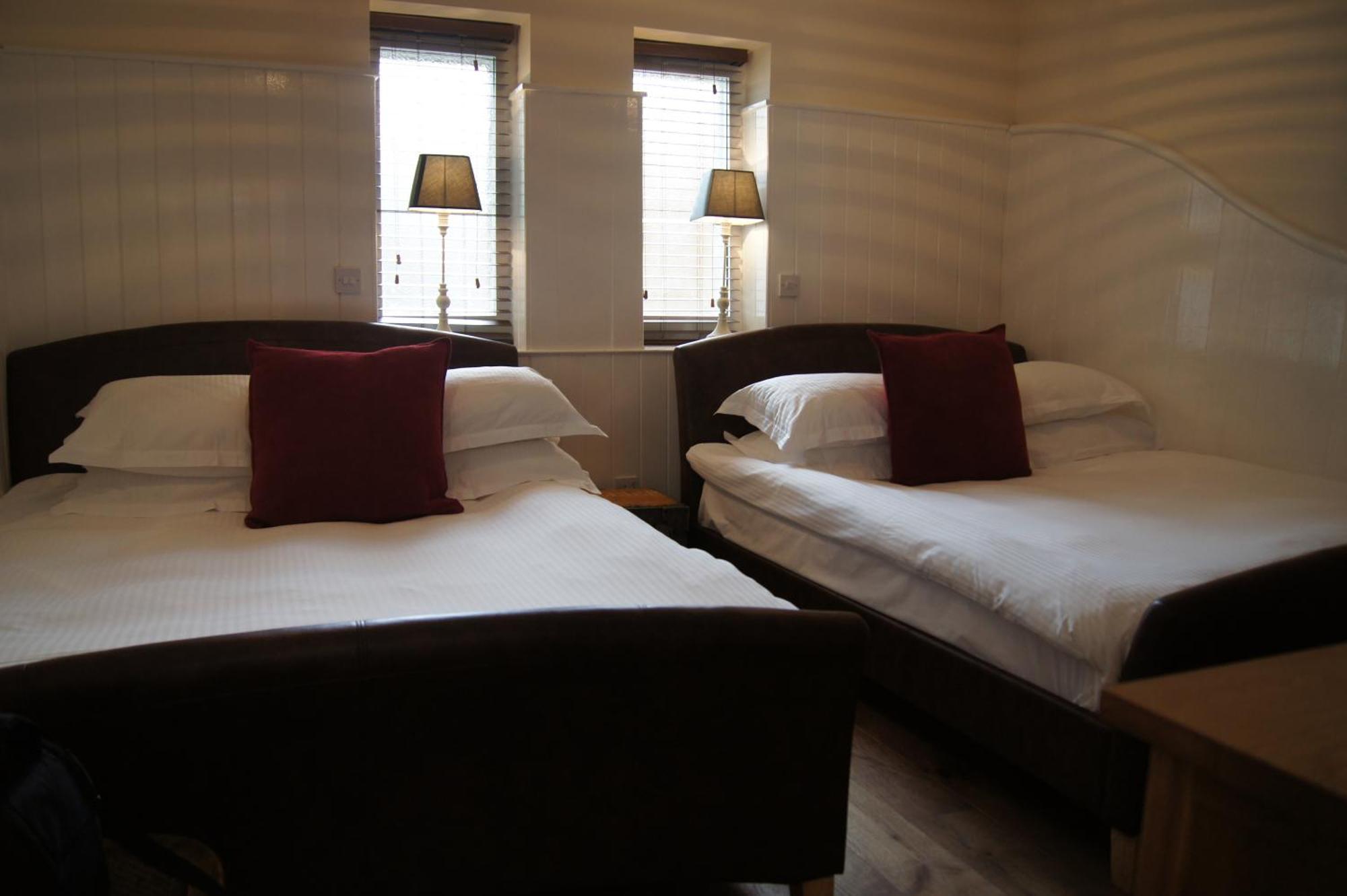 Romneys Apartments & Suites Kendal Habitación foto